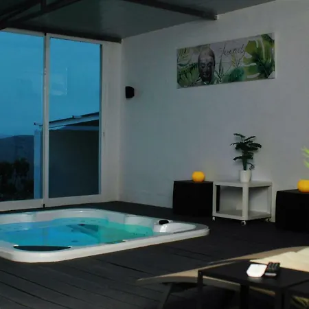 Jingtu Wellness & 3* Comares